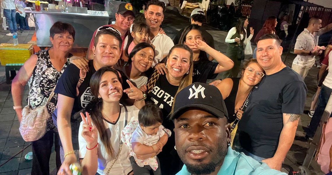 Clientes satisfechos de Vibratour durante un tour en Medellín (4)